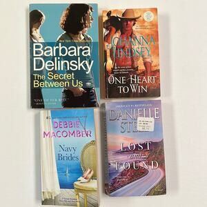 Beach Reads!  Lot of 4 Paperback Novels Macomber Steel Lindsey Delinsky